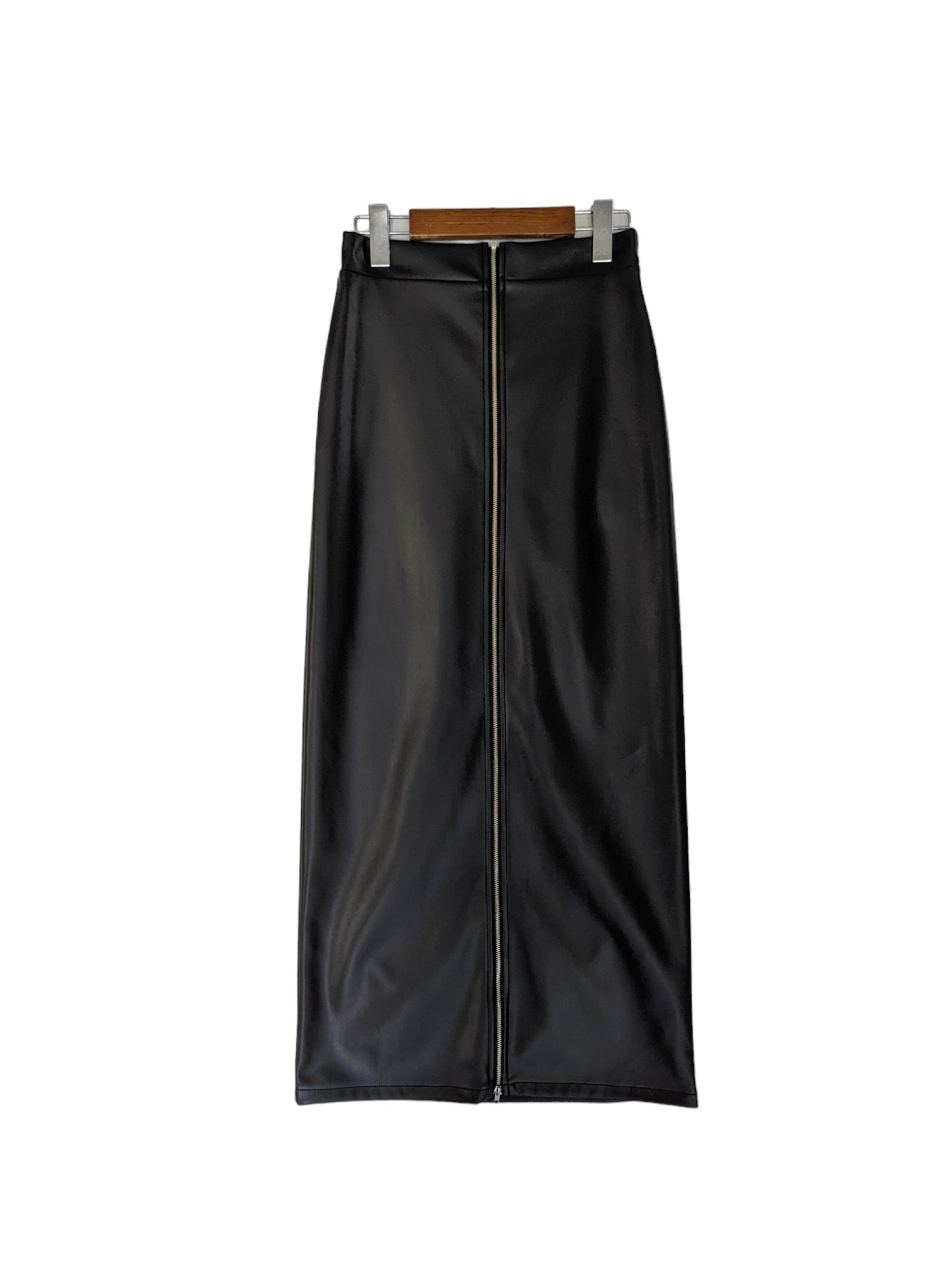Zip-up faux leather skirt