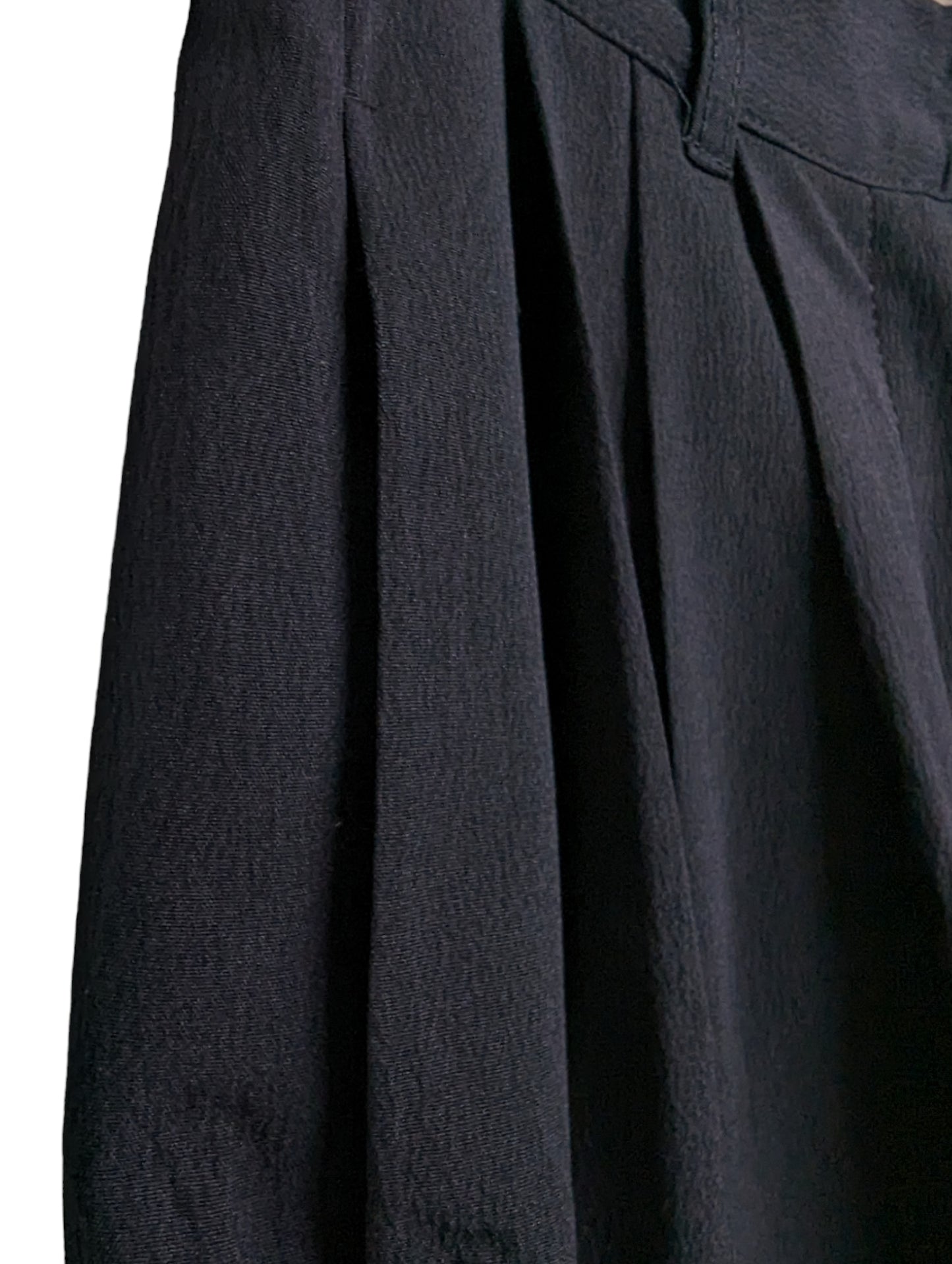 [2 colors] Straight tuck pants in crepe fabric