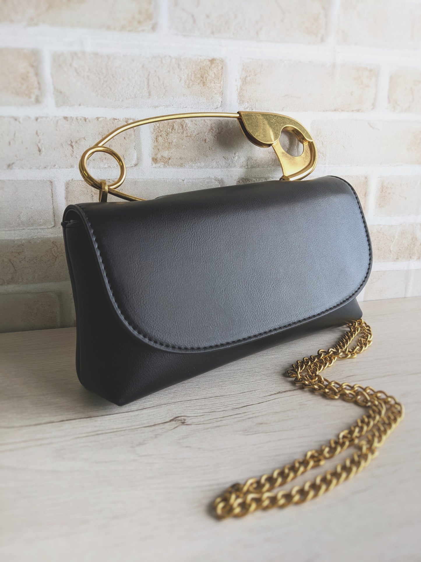 Big Pin Design Clutch, Soft And High-Texture Handbag, Fashion Chain  Shoulder Bag-Beige: Handbags: Amazon.com